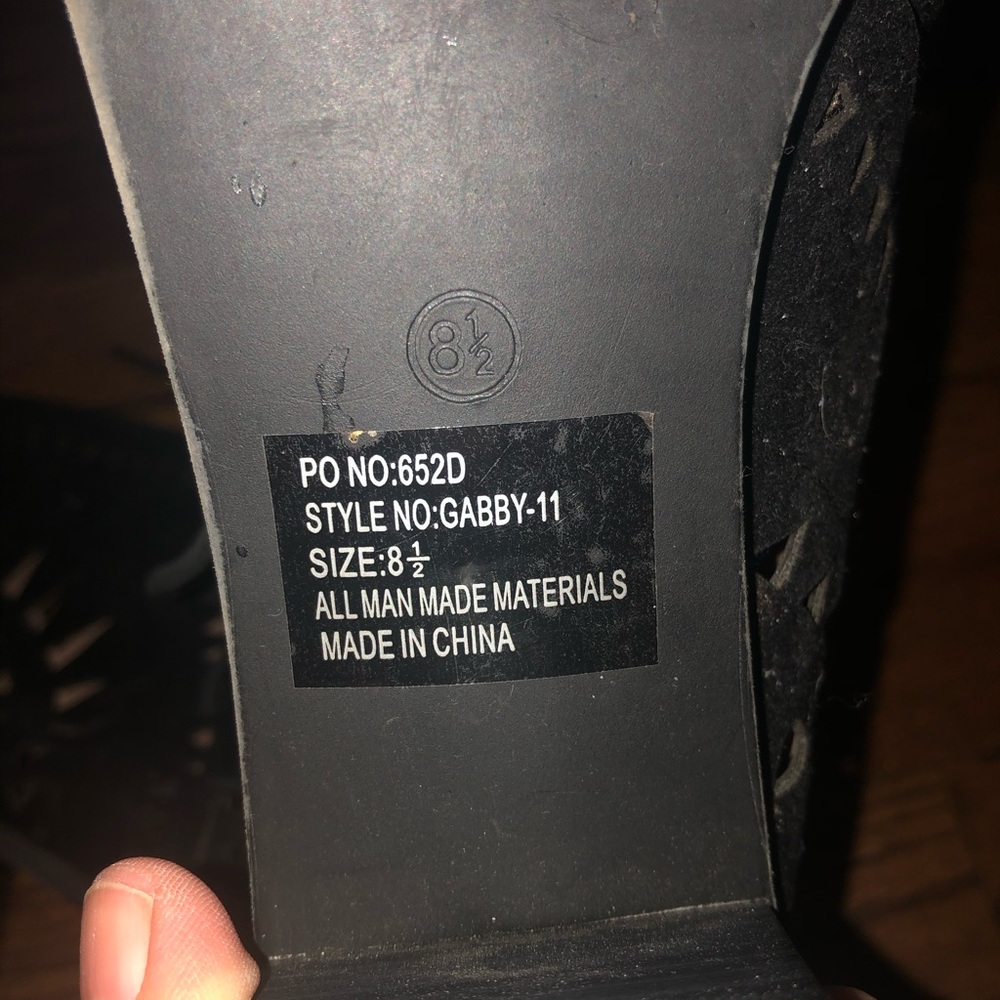 Women’s 8 1/2 dress shoes - Picture 7 of 8